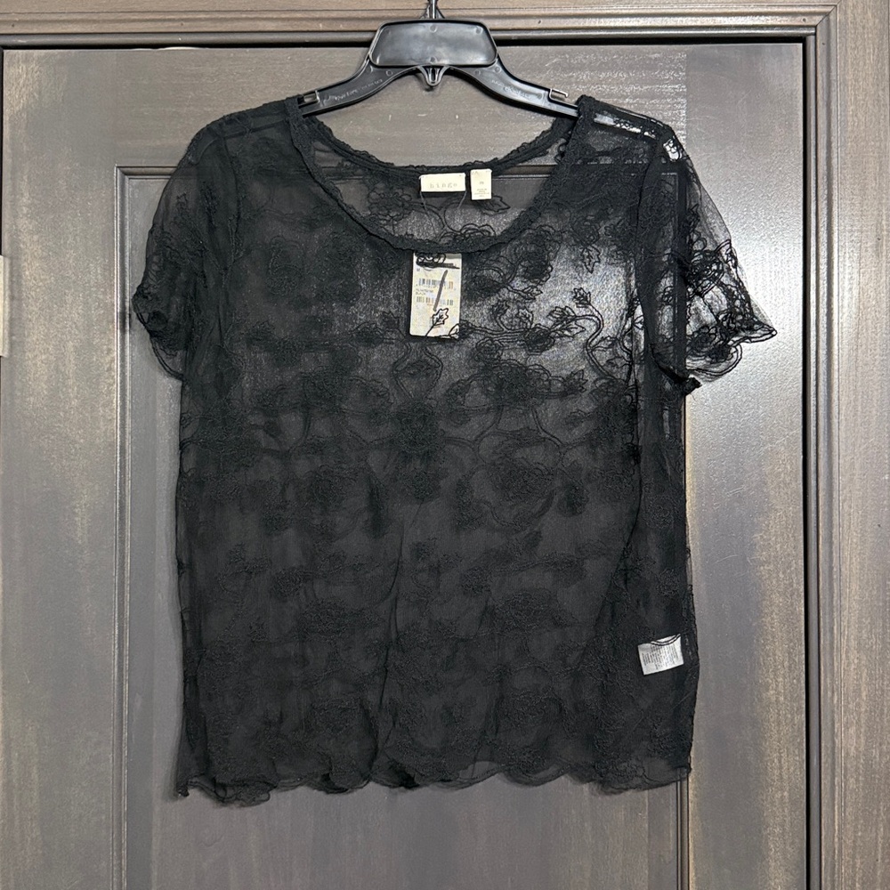 Hinge NWT women’s Black‎ Lace Top M